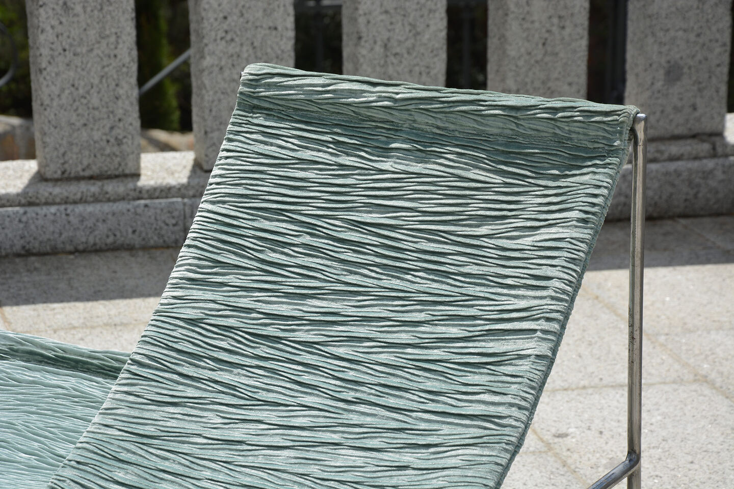 Detalle de la trama entrelazada del respaldo del asiento