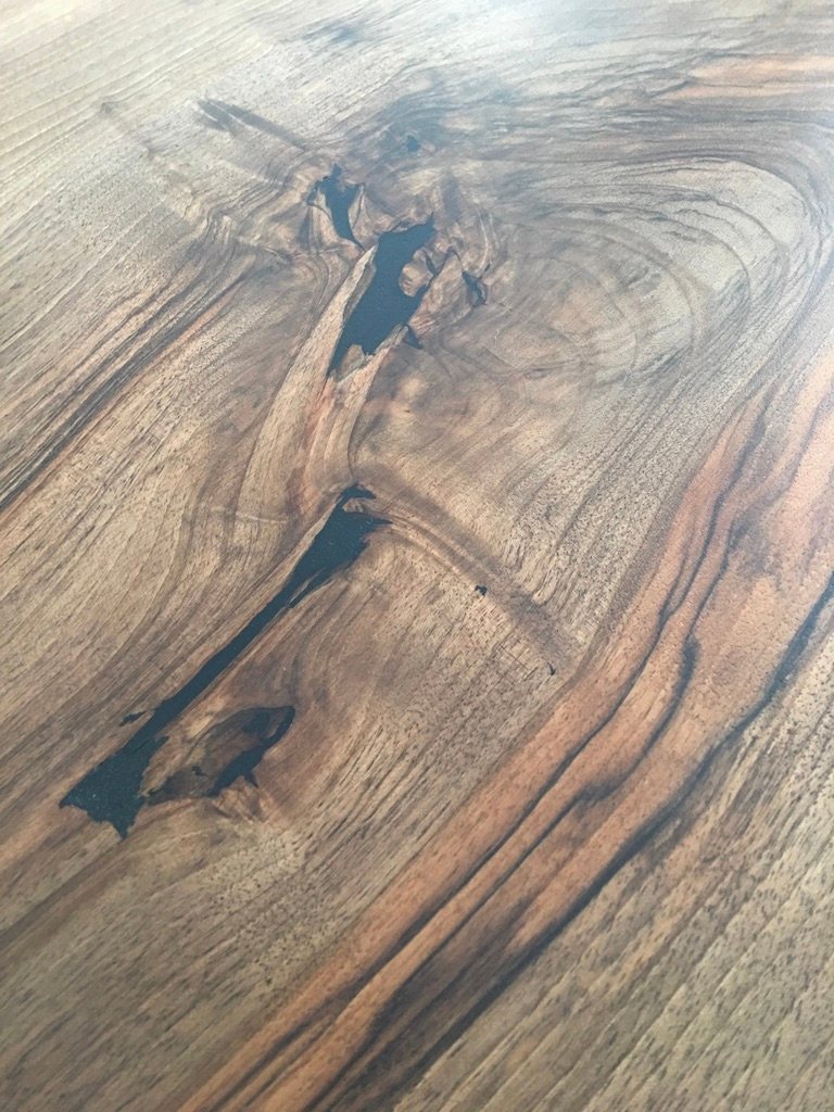 Vetas y contorno del tablero de nogal de Patricia Bustos